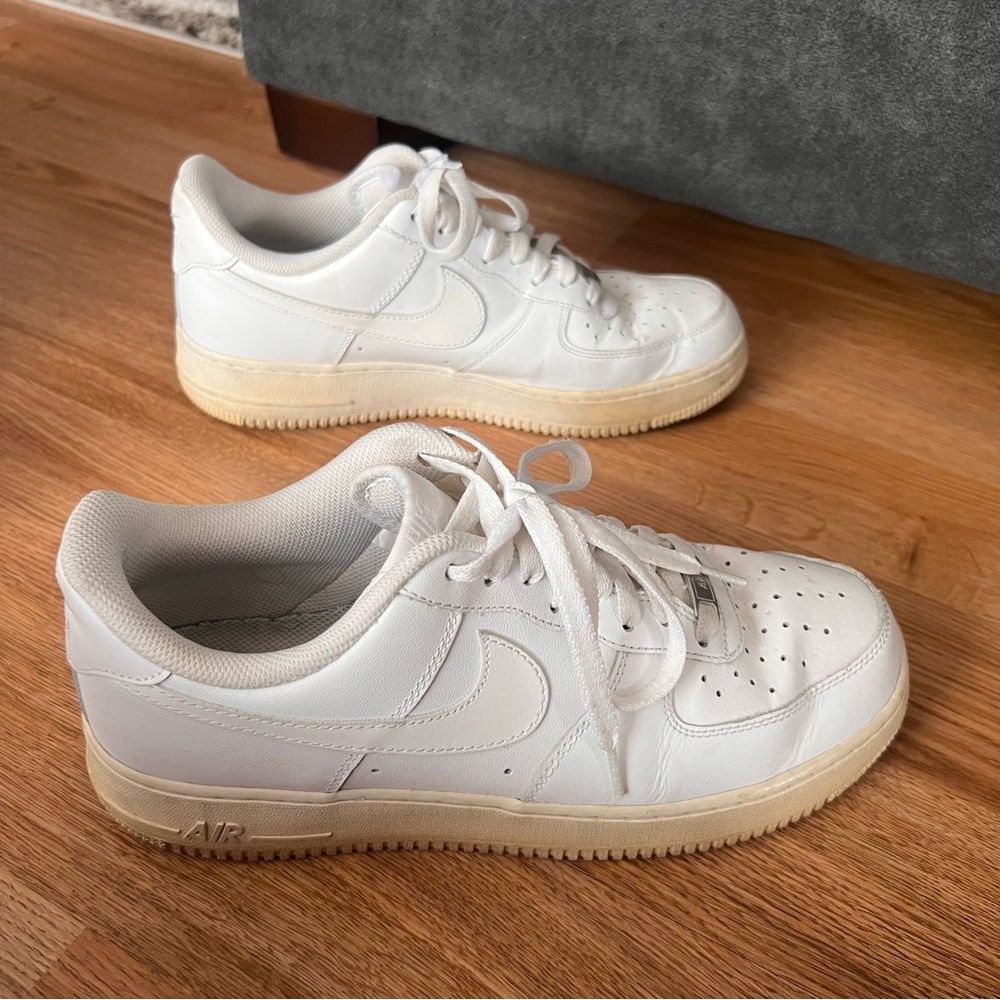 Nike Air Force Men’s White Leather Sneakers • Size 9